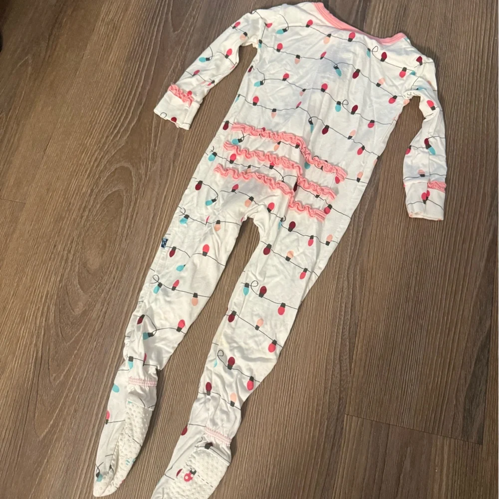 NWOT Kickee Pants Ruffle Pink String Lights Footie with Grips 12-18m